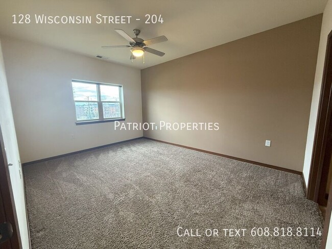 Building Photo - 128 Wisconsin St