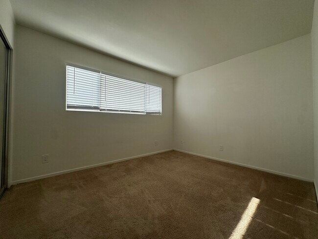 Building Photo - 23 Thornton Ave