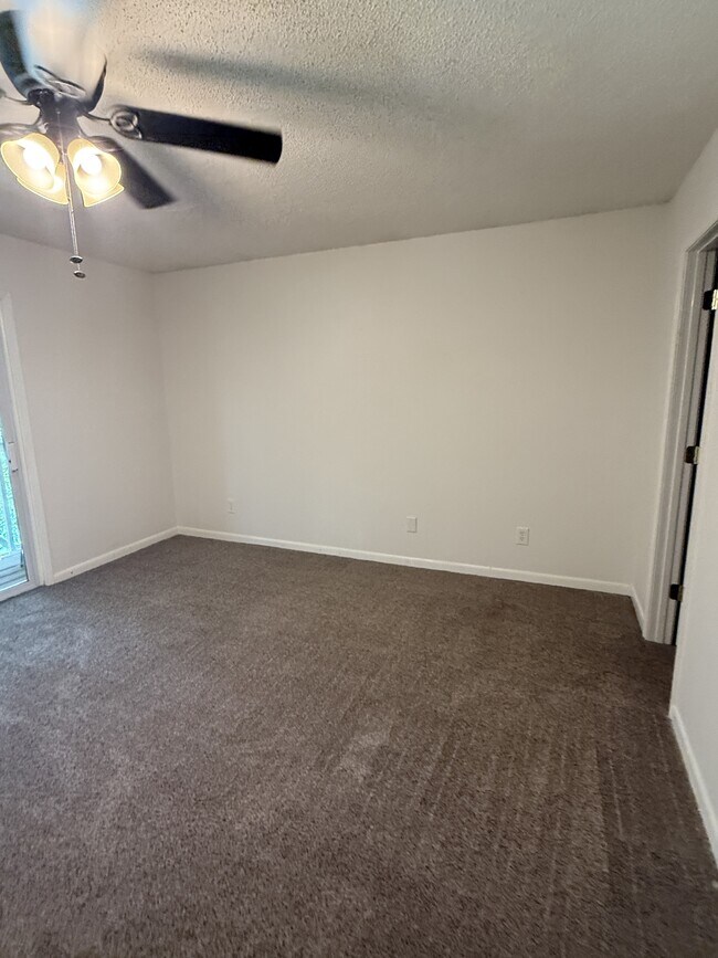 Building Photo - 504 Main St