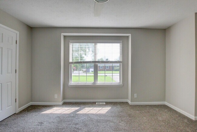 Building Photo - Updated 3bed 2 bath in St B with SEPARATE WORKSHOP around back.
