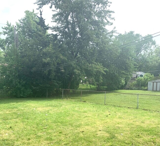 Building Photo - 1672 Evergreen Ave