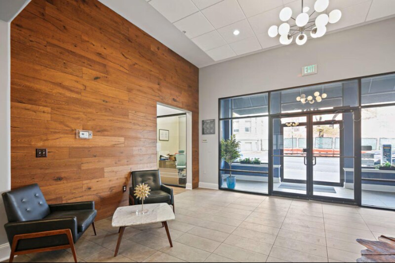 Building Photo - 319 W Franklin St