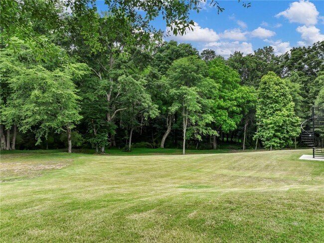 Building Photo - 566 Versailles Dr