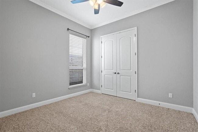 Building Photo - 409 Spanish Mustang Dr
