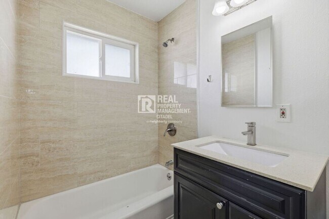 Building Photo - 186 E 21st St