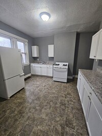 Building Photo - 606-608 W 9th Street