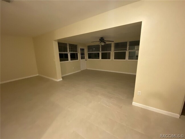 Building Photo - 9009 S Zanmar Dr