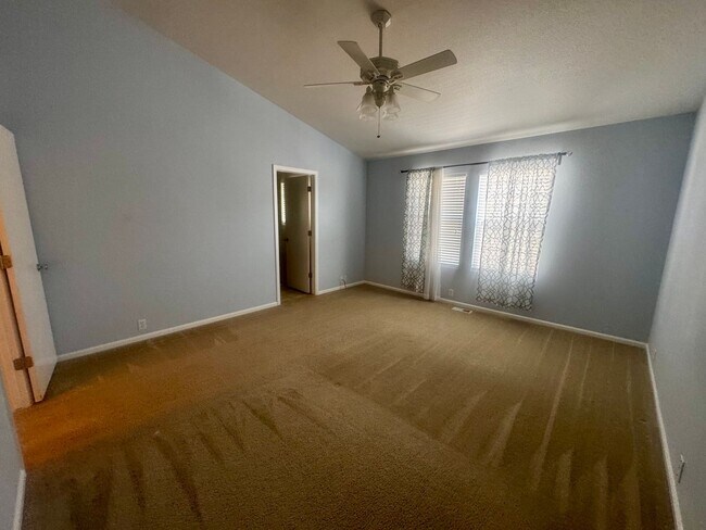Building Photo - 2 Bed 3 Bath Townhome on Dublin & Powers