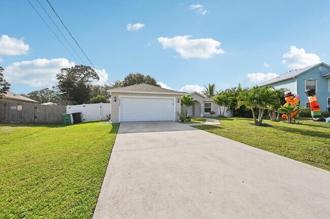 Building Photo - 5920 NW Wolverine Rd