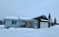 Building Photo - SEASONAL RANCH HOME