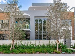Building Photo - 3020 W Santiago St