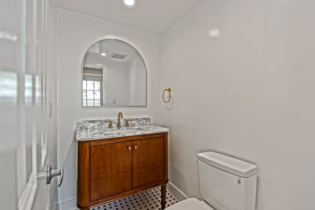 Building Photo - NEWLY REMODELED, BRIGHT & AIRY HOLLYGLEN HOME W/ REAR YARD/PATIO, 2 LIVING AREAS & BRAND NEW KITC...