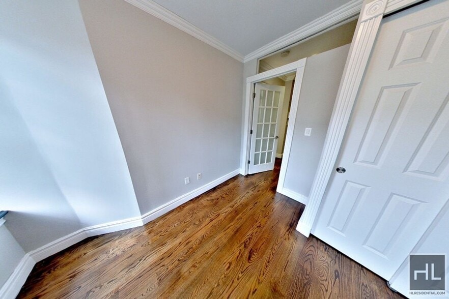 Building Photo - E 5TH ST.