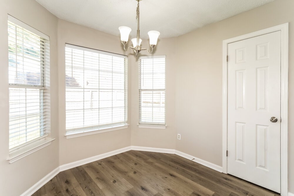 Building Photo - 7550 Roundleaf Dr