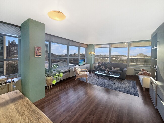 Building Photo - 3550 N Lake Shore Dr