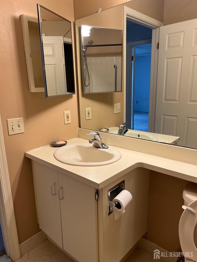 Building Photo - 196 Wycoff Way W