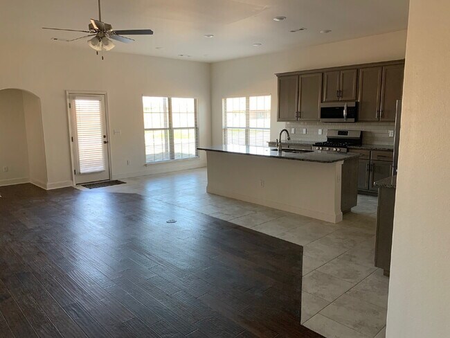 Building Photo - 740 Arkansas Black