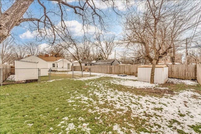 Building Photo - Adorable 2 Bed Riverside Home – Updated & Ready Now!