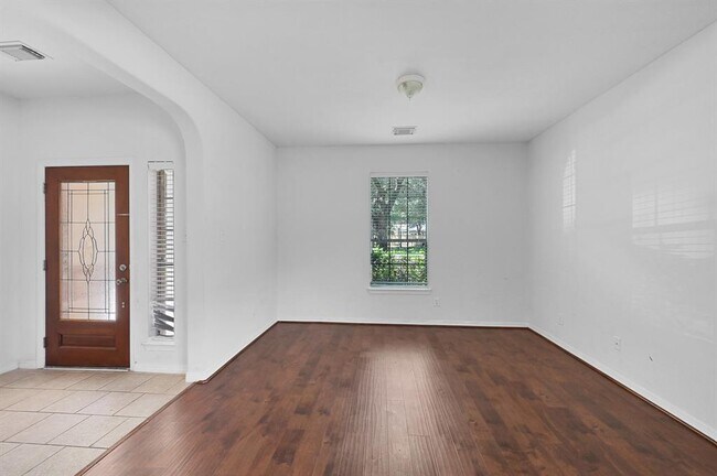 Building Photo - 8803 Peach Oak Crossing