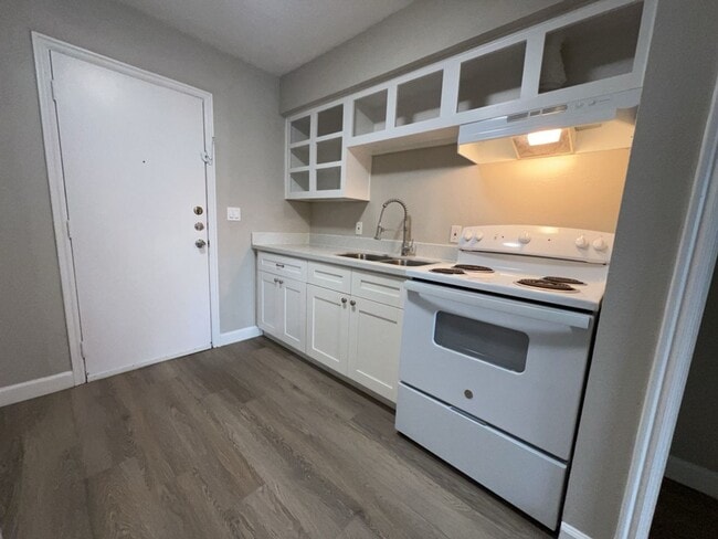 Building Photo - 4402 Tampico St