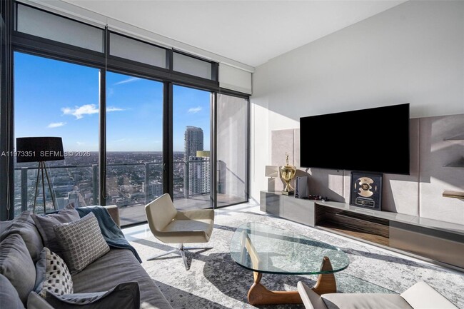 Building Photo - 88 SW 7th St