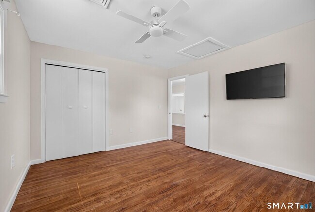 Building Photo - 272 Elm St