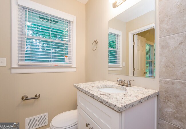 Building Photo - 418 Smyrna Powder Springs Rd SW