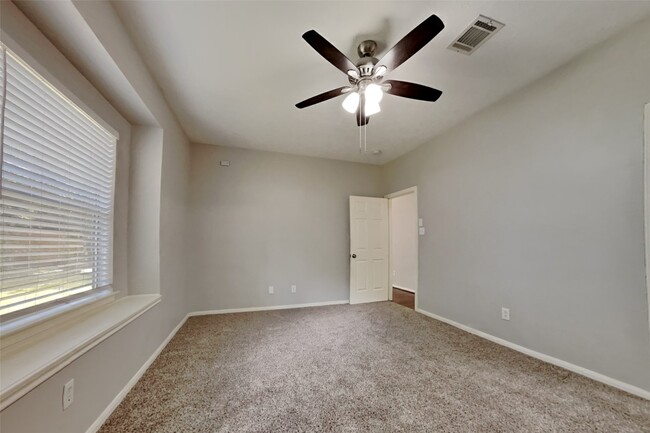 Building Photo - 20814 Greenfield Trail