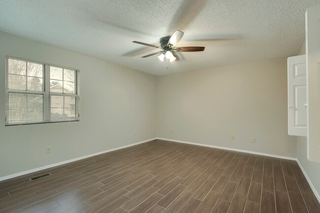 Building Photo - 205 Chota View Cir
