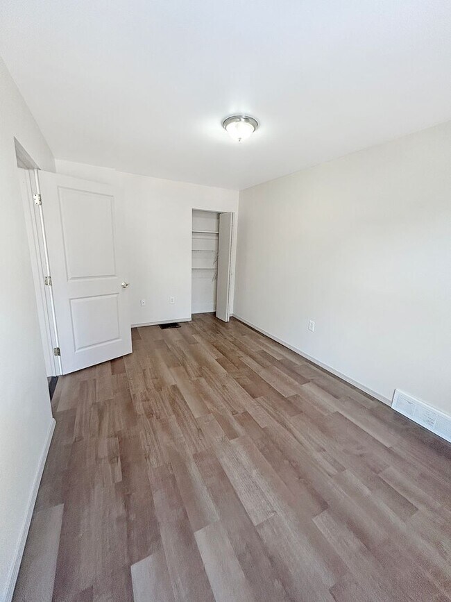 Building Photo - 36 Hickory St