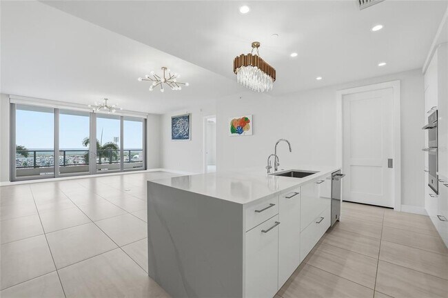 Building Photo - 301 1st St S