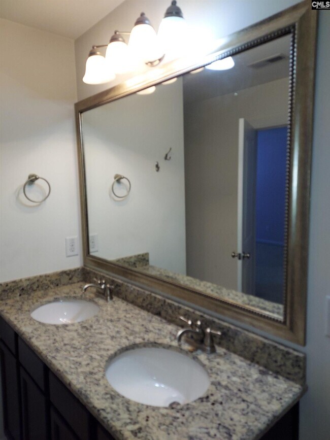 Building Photo - 203 Eagle Park Dr