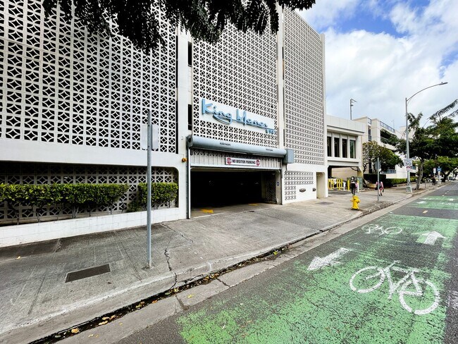 Building Photo - Centrally Located Honolulu Condo with Assigned Parking & A/C