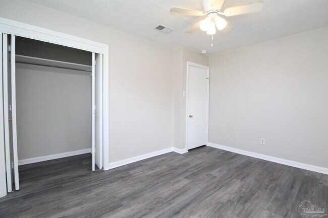 Building Photo - 610 Herschel St