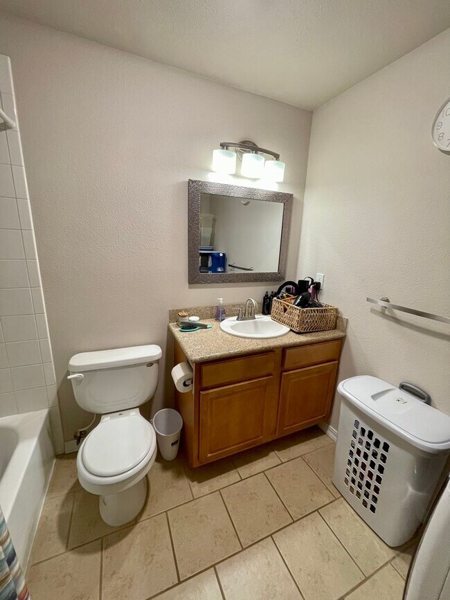Building Photo - $500 Move In Special!!!!