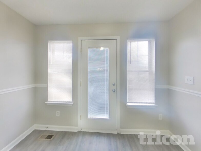 Building Photo - 4074 Five Oaks Ct