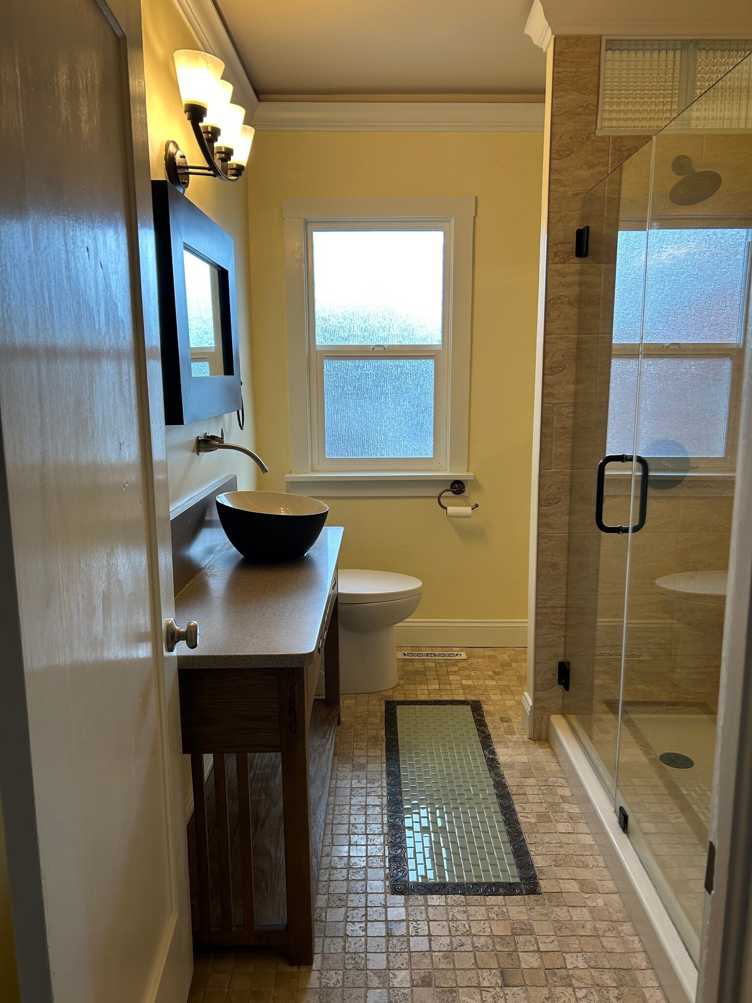 upstairs full bathroom - 64 N 200 W