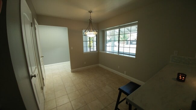 Building Photo - 552 Cimarron Dr