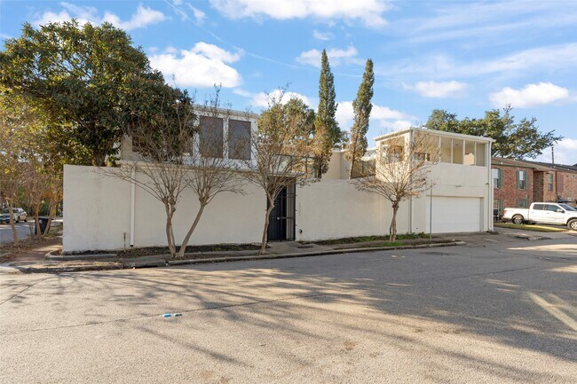 Building Photo - 1201 Autrey St