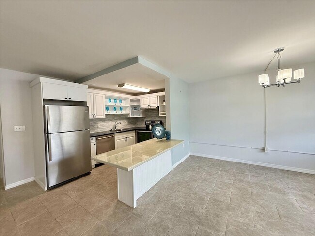 Building Photo - 28 Ventnor Dr