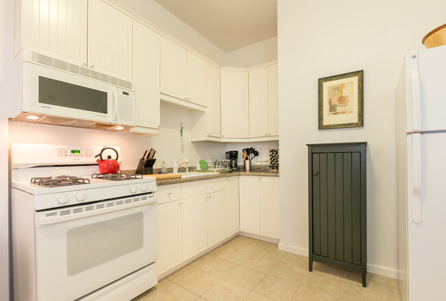 2nd Kitchen view - 2765 Lombard St