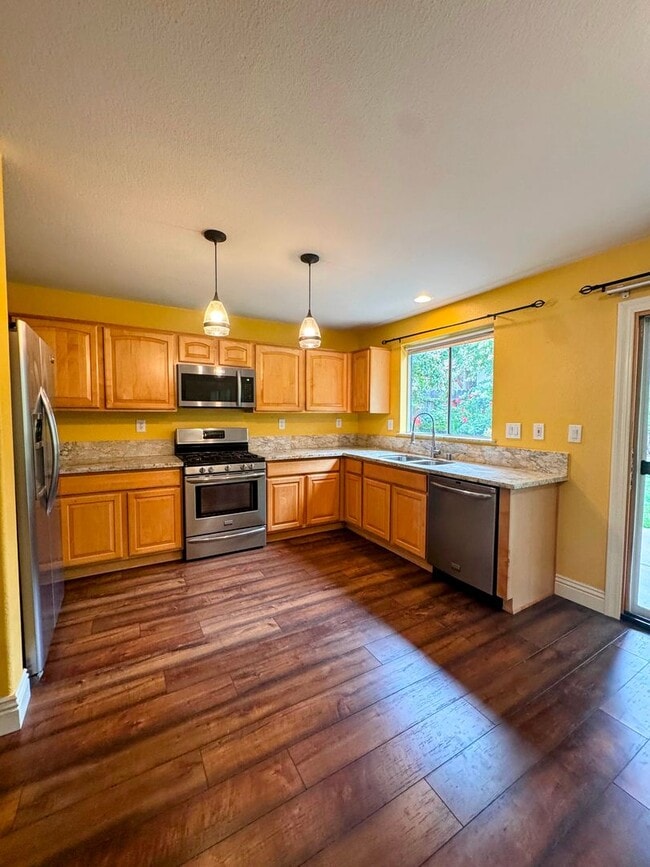 Building Photo - 477 Fisher Cir