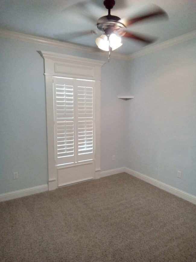 Building Photo - Benton Beauty