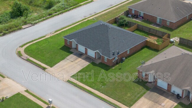 Building Photo - 256 Graystone Cir