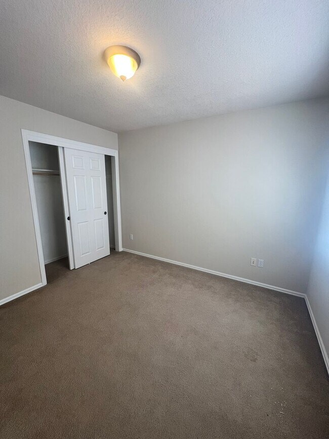 Building Photo - 863 SE Bayshore Cir