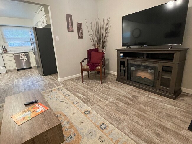 Building Photo - 915 W Weiland Ave