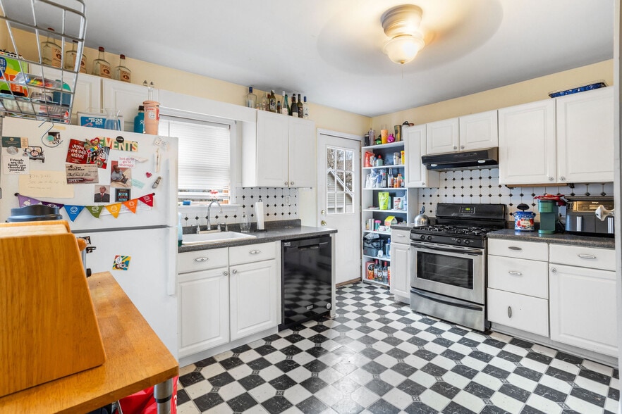 Building Photo - 14 Allison Ave