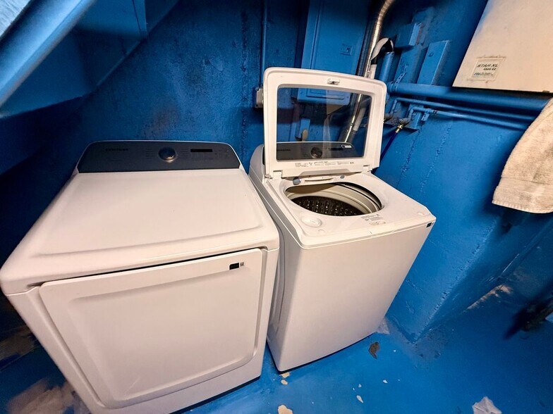 Building Photo - 30 Kayron Dr