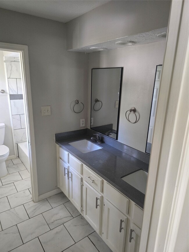 Building Photo - 3211 Highland Laurels Dr
