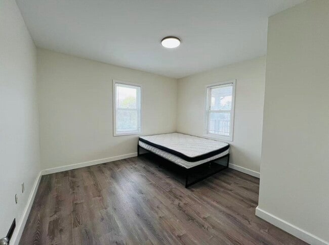 Building Photo - 539 Washington St